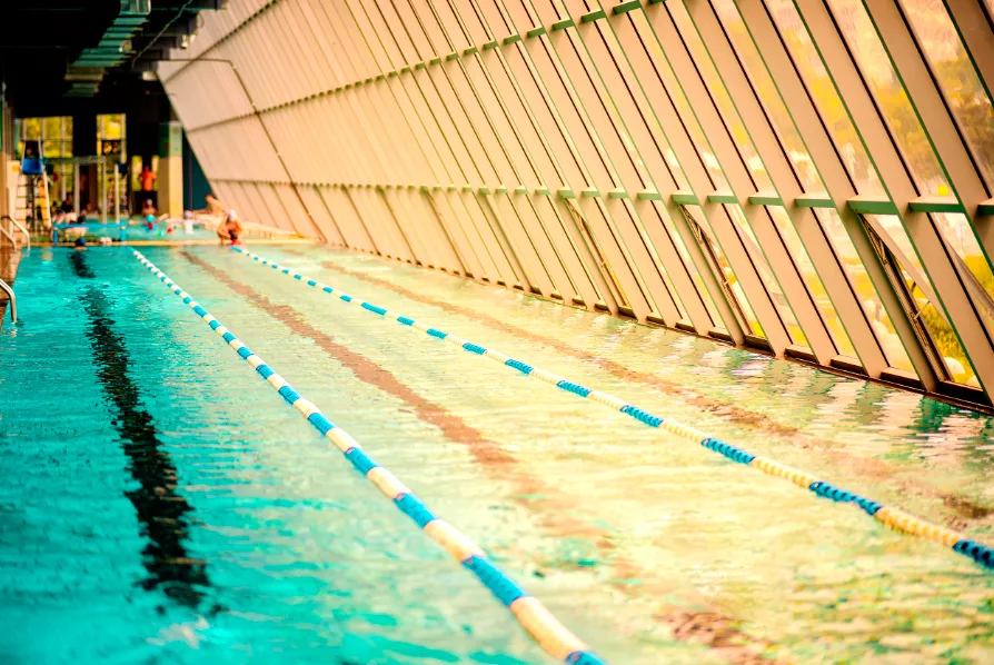 日喀则成人混凝土钢结构游泳池项目